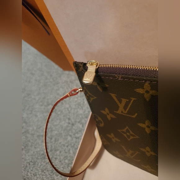 Louis Vuitton Wristlet Monogram - Picture 3 of 6